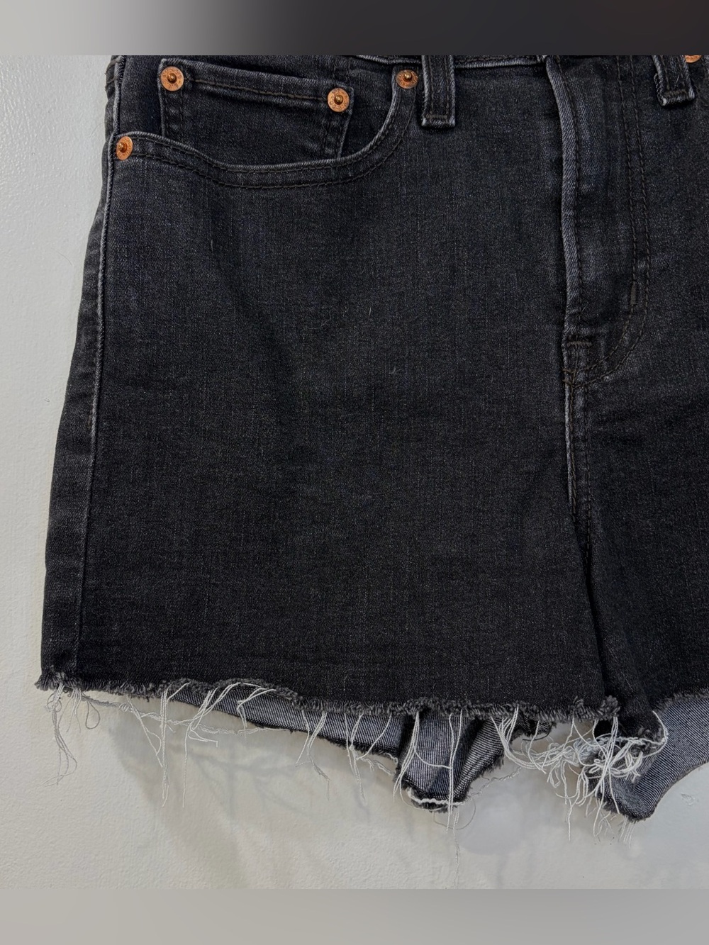 Levi’s High Rise Shorts - Picture 3 of 5